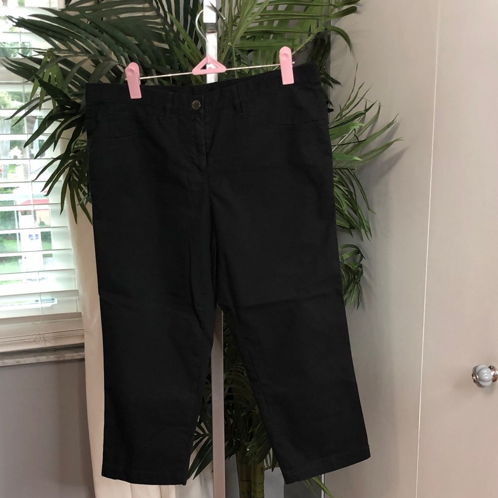 Georgio  Armani Black Cropped Women's Pants